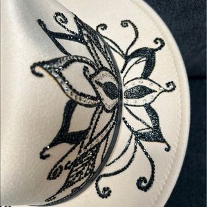 BEUTIFUL HAND MASE HATS